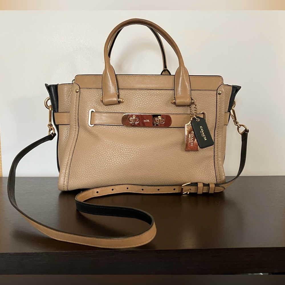 Coach Swagger Large Handbag Tote Tan